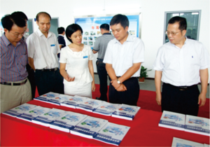 时任湖南省商务厅厅长刘捷视察牛耳